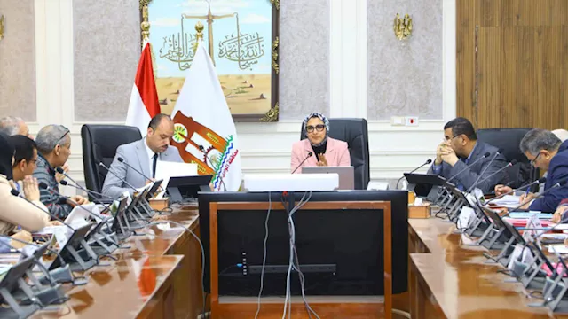 محافظ الوادي الجديد تترأس اجتماع مجلس إدارة صندوق 