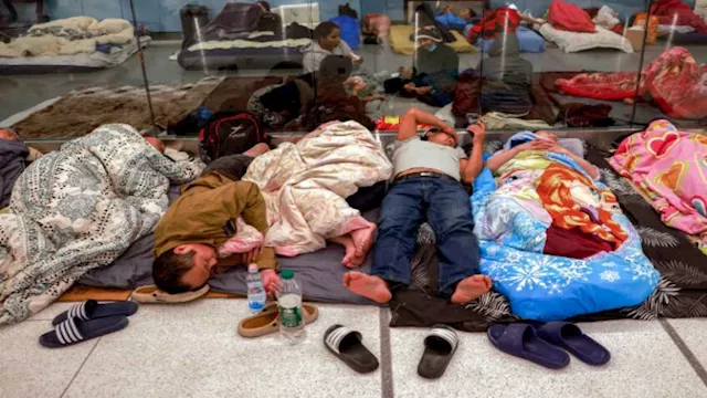 الإسرائيليين  في الأنفاق