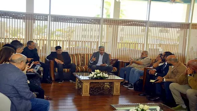 وزير السياحة يبحث تطوير نشاط الغوص مع أعضاء الأنشط