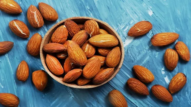 تناول اللوز في رمضان 