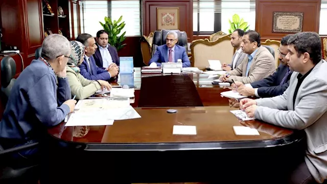 خلال الاجتماع