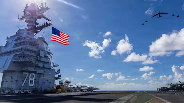 حاملة طائرات أمريكية