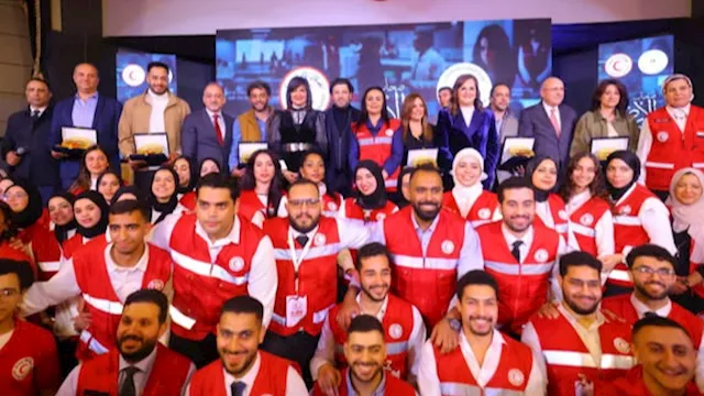 وزيرة التضامن تكرّم أبطال مسلسل "صحاب الأرض"