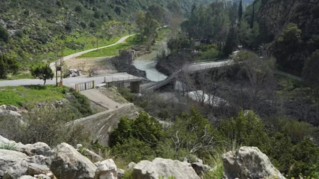 إسرائيل تأمر بهدم قرى لبنانية وتدمير جسور نهر اللي