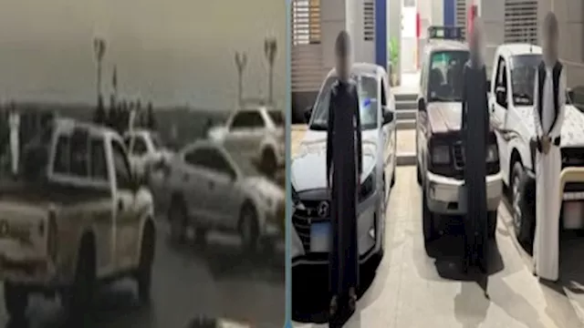 3 طلاب يستعرضون بسياراتهم في جنوب سيناء