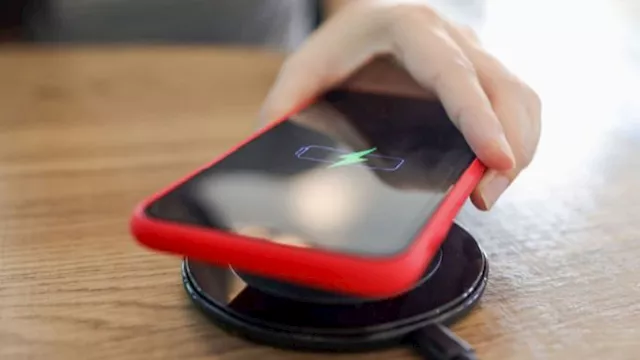 هل الشحن السريع يضر بطارية الهاتف؟