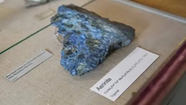 حجر غامض يغير لونه ويحير العلماء 30 عام