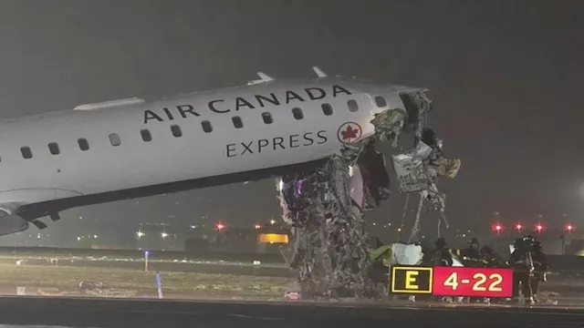  حادث بين طائرة ومركبة 