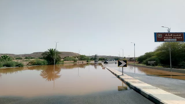غرق الشوارع بسبب كسرخط طرد الكرور