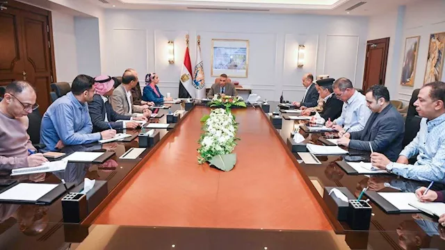 خلال الاجتماع