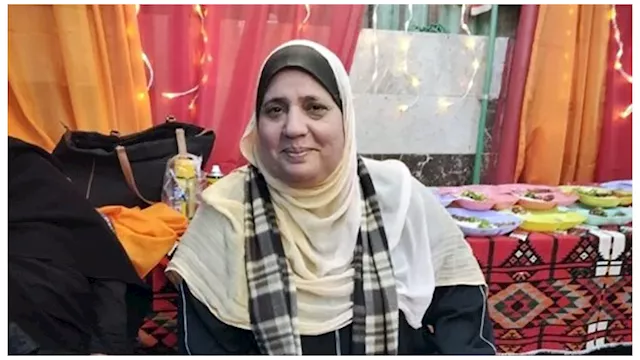 الحاجة عزيزة تكشف للرئيس حلم ''مطعم الخمسة أدوار''