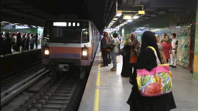 مشاجرة داخل عربة السيدات بالمترو