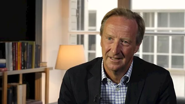 رئيس الاستخبارات البريطانية الأسبق أليكس يونجر