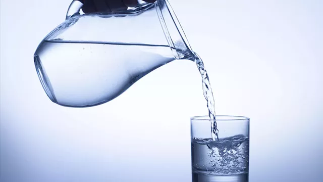 ماذا يحدث لجسمك عند شرب الماء على الريق؟