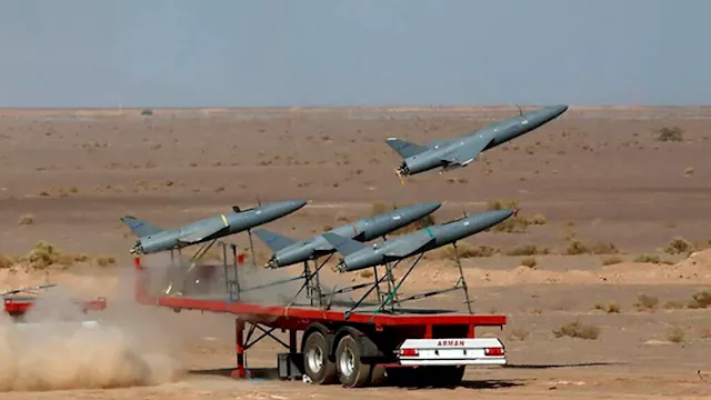 طائرة مسيّرة تُطلق خلال تدريب عسكري على استخدام ال