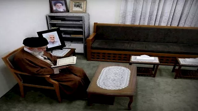 علي خامنئي في آخر صورة له