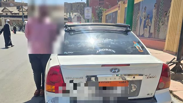 ضبط سائق تاكسي أجبر سيدة على النزول منتصف الطريق