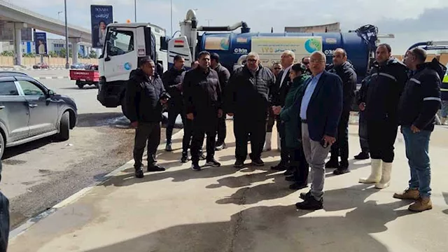 محافظ القاهرة يتابع رفع مياه الأمطار من الشوارع