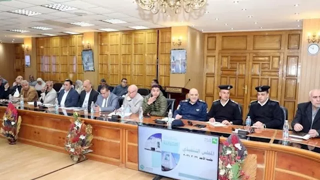 محافظ الشرقية يوجه بتطبيق صارم لمواعيد غلق المحلات