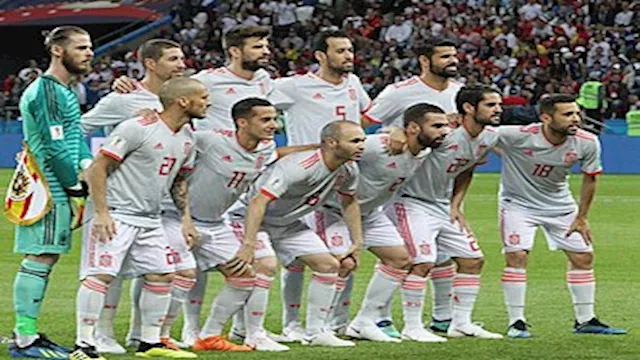 منتخب إسبانيا بالزي الأبيض