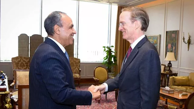 وزير الخارجية يستقبل نائب سكرتير عام جهاز الخدمة ا