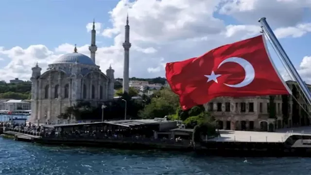 إيران تطلق صاروخا باليستيا على تركيا