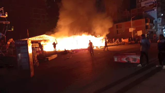 حريق كافية في البحيرة