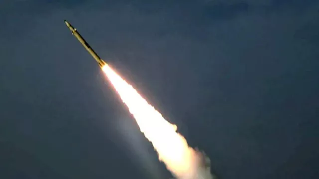 إطلاق صاروخ