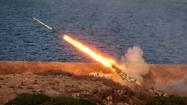 إيران تقصف مواقع الجماعات الانفصالية بكردستان