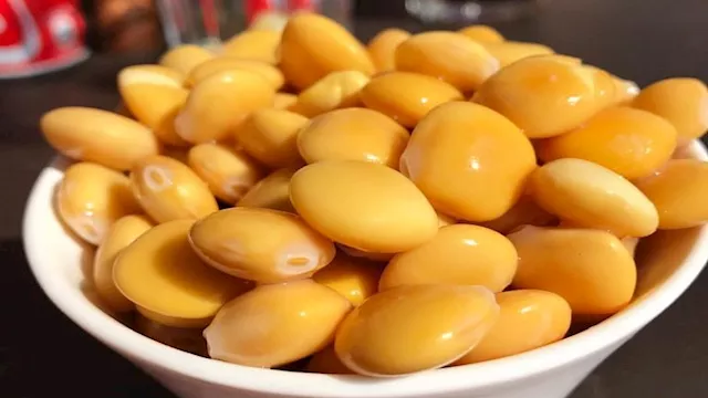 طبق مليء بالترمس