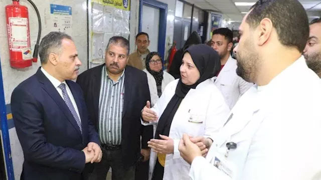 جولة مفاجئة لمحافظ الشرقية بمستشفى ديرب نجم المركز