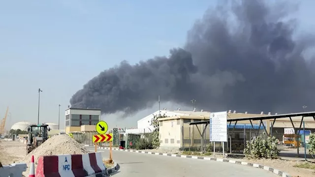 الإمارات.. حريق بمنطقة الفجيرة النفطية جراء سقوط ش