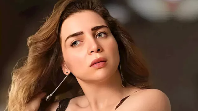 الفنانة مي عز الدين