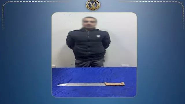 شخص يعتدي بسلاح أبيض على سائق توك توك