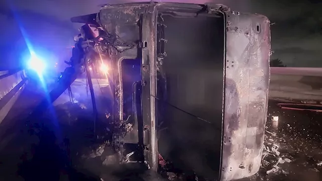 السيطرة على حريق هائل بـ تريلا أعلى كوبري استاد بر