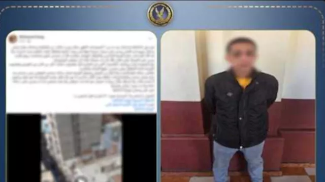 شخص يلقي ألواحًا خشبية على السيارات