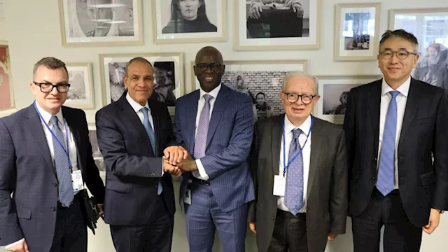 وزير الخارجية يلتقي نائب رئيس البنك الدولي