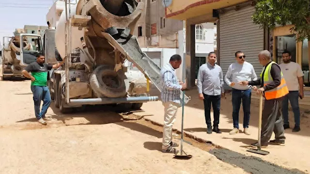 الوادي الجديد تنهي رصف أحياء باريس بالإنترلوك