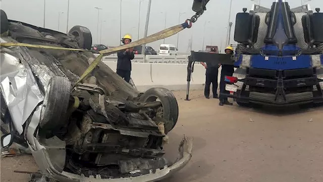 انقلاب سيارة على الطريق الدولي بالإسكندرية 