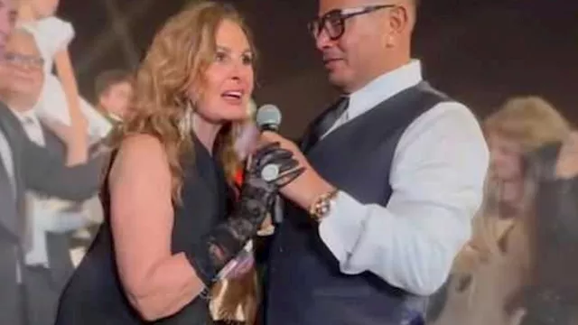الفنانة يسرا خلال حفل زفاف ابنة المنتج محمد السعدي