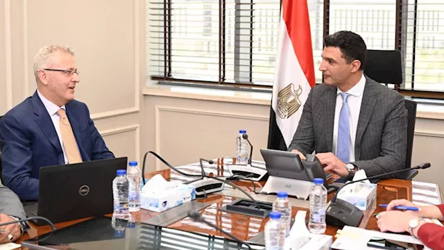 وزير الصناعة يبحث مع شركة ''جي بي أوتو'' مشروعاتها