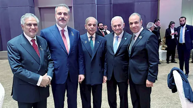 عبد العاطي يلتقي رئيس وزراء باكستان وزيري خارجية ب