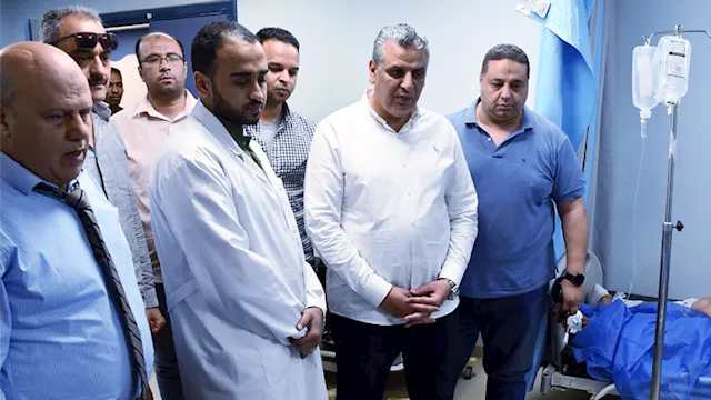 نائب محافظ أسوان يطمئن على مصابي حريق محطة الوقود