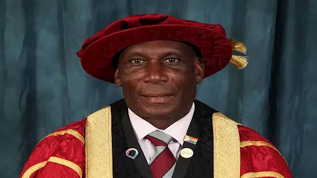 الحكم السابق في الدوري الإنجليزي الممتاز أوريا رين