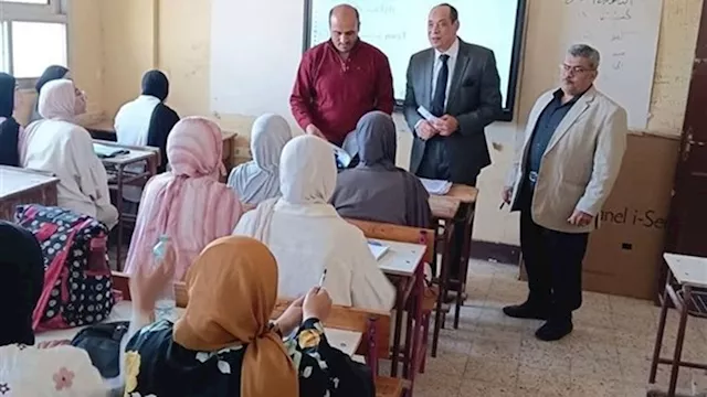 وكيل تعليم القليوبية يشن جولة مفاجئة بمدارس الشموت