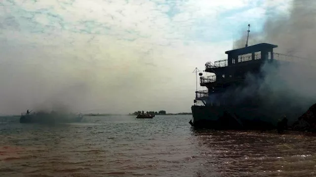 حريق باخرة سياحية ارشيفية