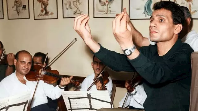 عبد الحليم حافظ مع فرقته في بروفة