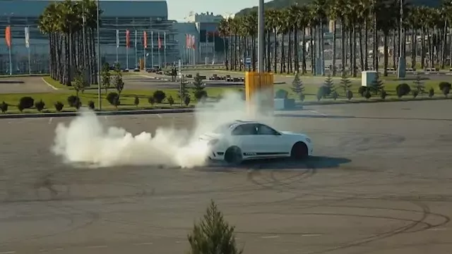 الداخلية تلاحق مستعرضي السيارات