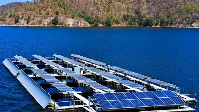 محطة طاقة شمسية عائمة