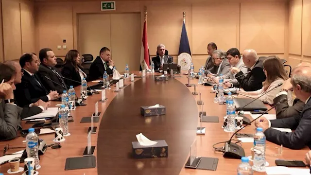 وزير السياحة يناقش تطوير السياحة النيلية واستحداث 